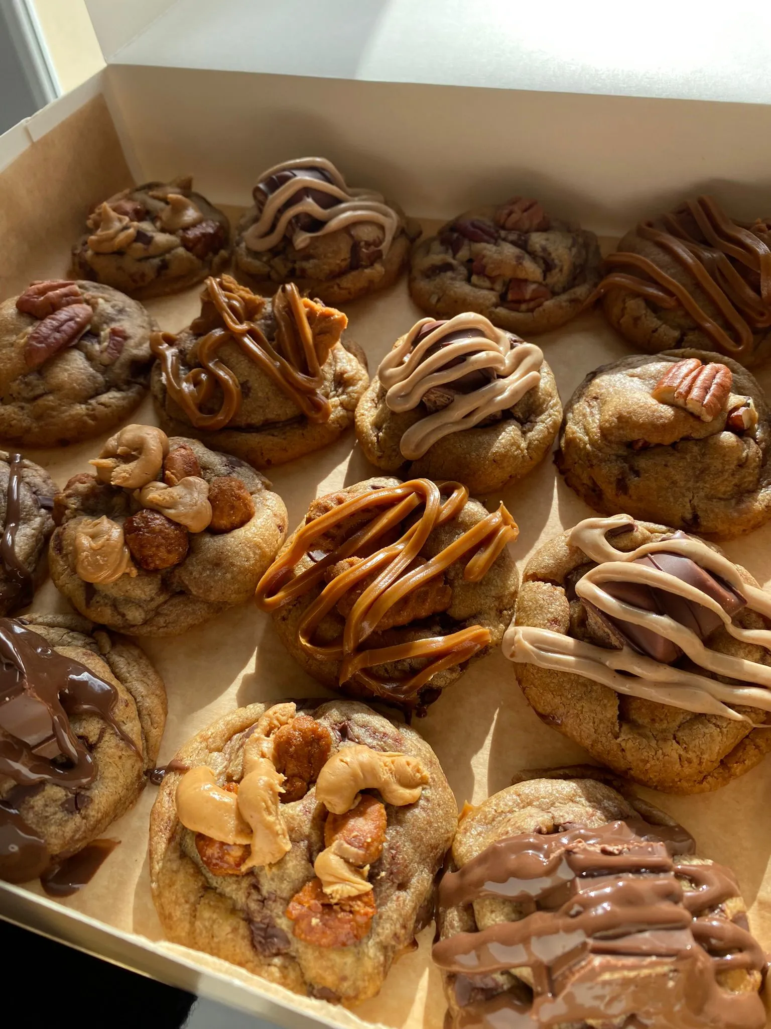 Boîte de cookies artisanaux gourmands et fondants