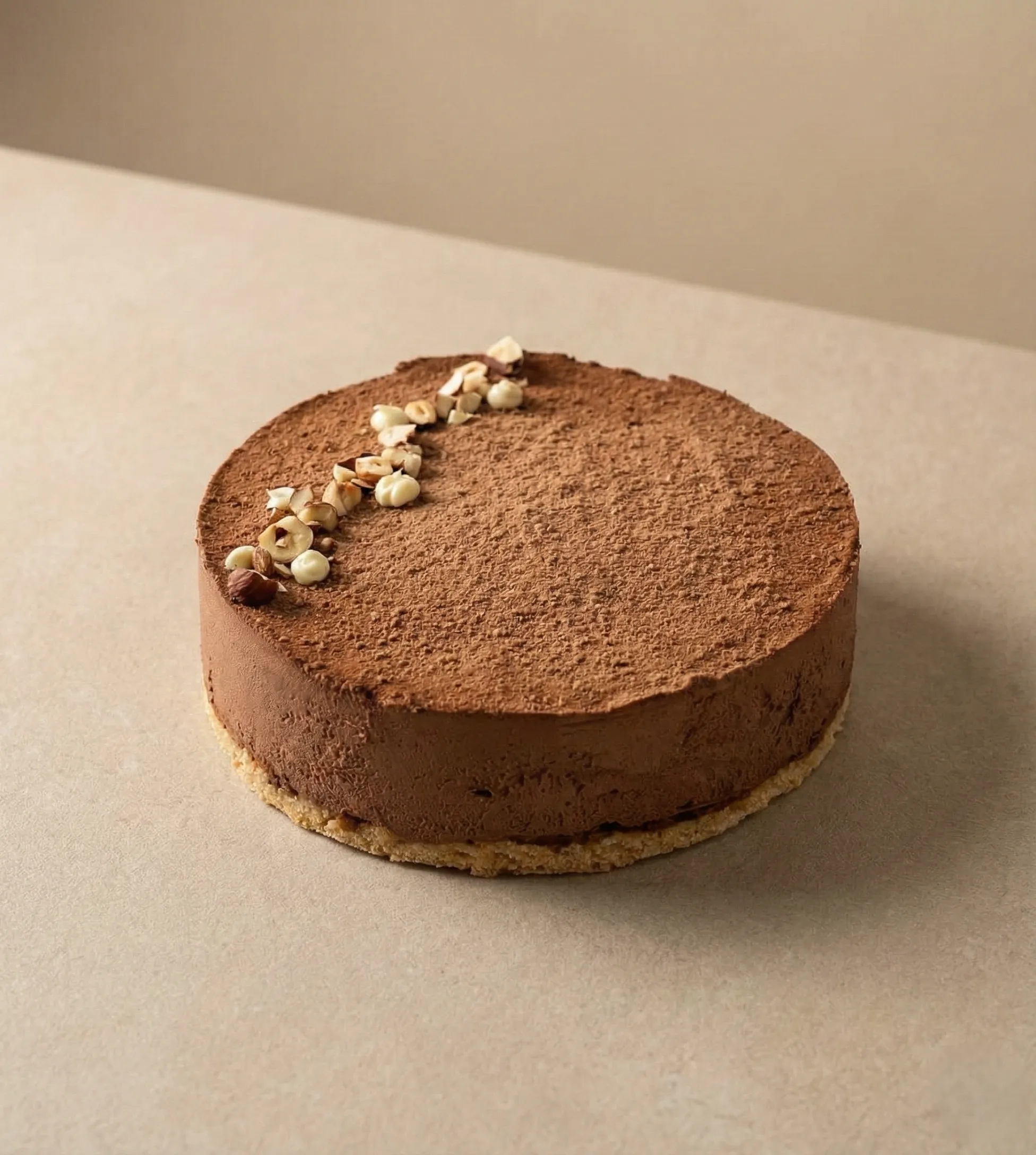 Entremet Le Trianon : dacquoise noisette et mousse chocolat Valrhona